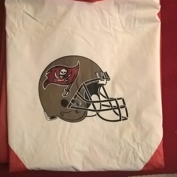 Last One Adult TAMPA BAY BUC"S PVC RAIN PANCHO - Picture 1 of 8
